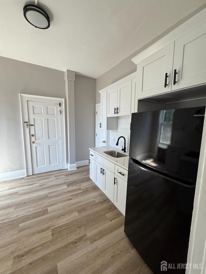 88 Harvey St - Photo 4 of 7