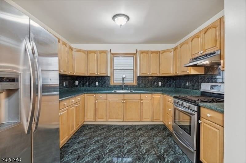 66 Atlantic St - Photo 2 of 18
