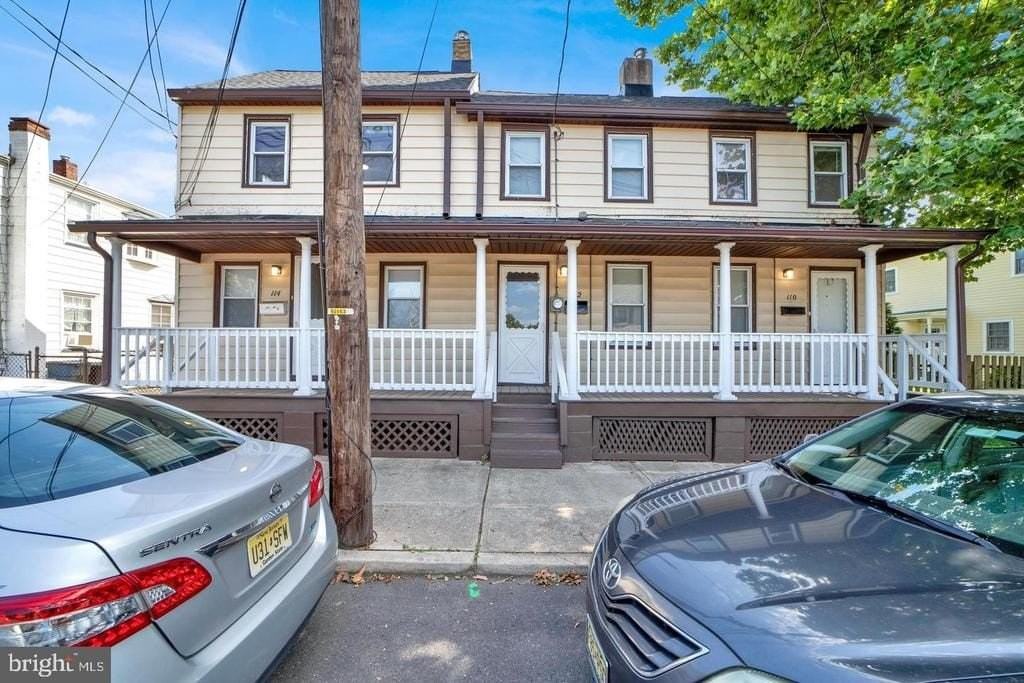 110 Crosswicks St - Photo 2 of 32
