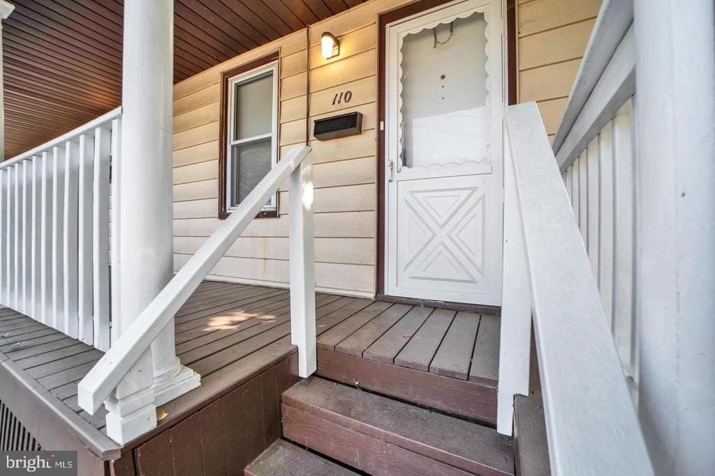 110 Crosswicks St - Photo 4 of 32