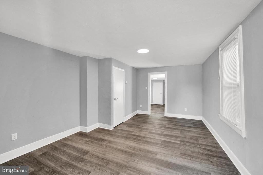 110 Crosswicks St - Photo 5 of 32