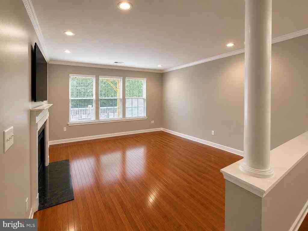 141 Coburn Rd - Photo 4 of 37