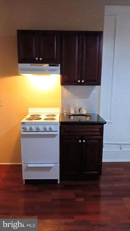 1324 Locust St - Photo 4 of 15