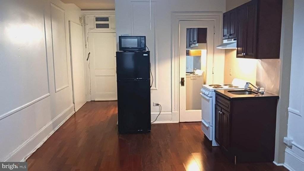 1324 Locust St - Photo 5 of 15