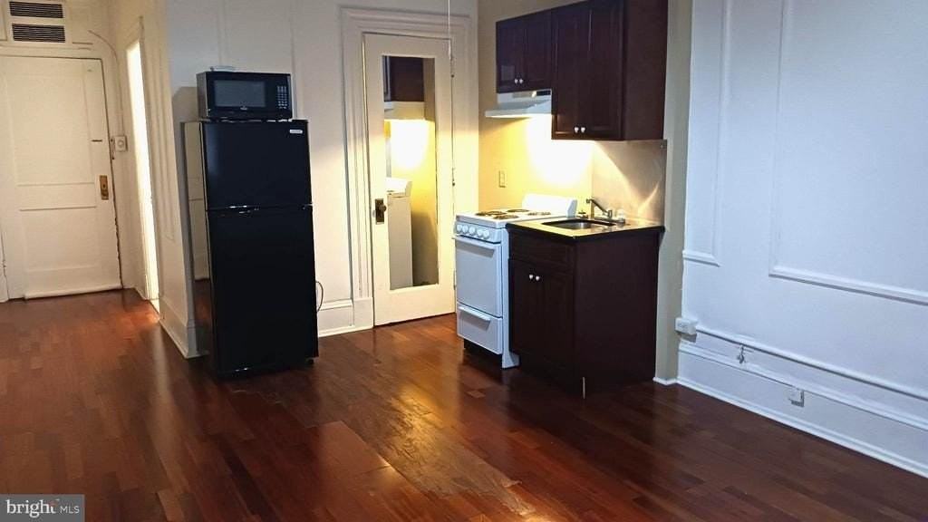1324 Locust St - Photo 6 of 15