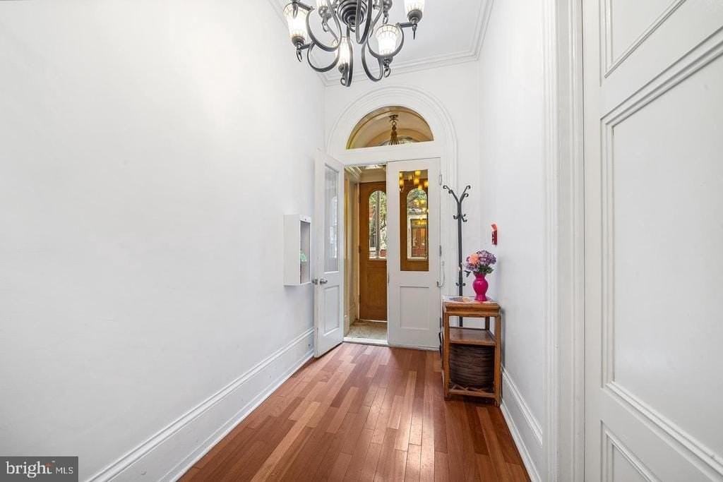 1704 Wallace St - Photo 5 of 24