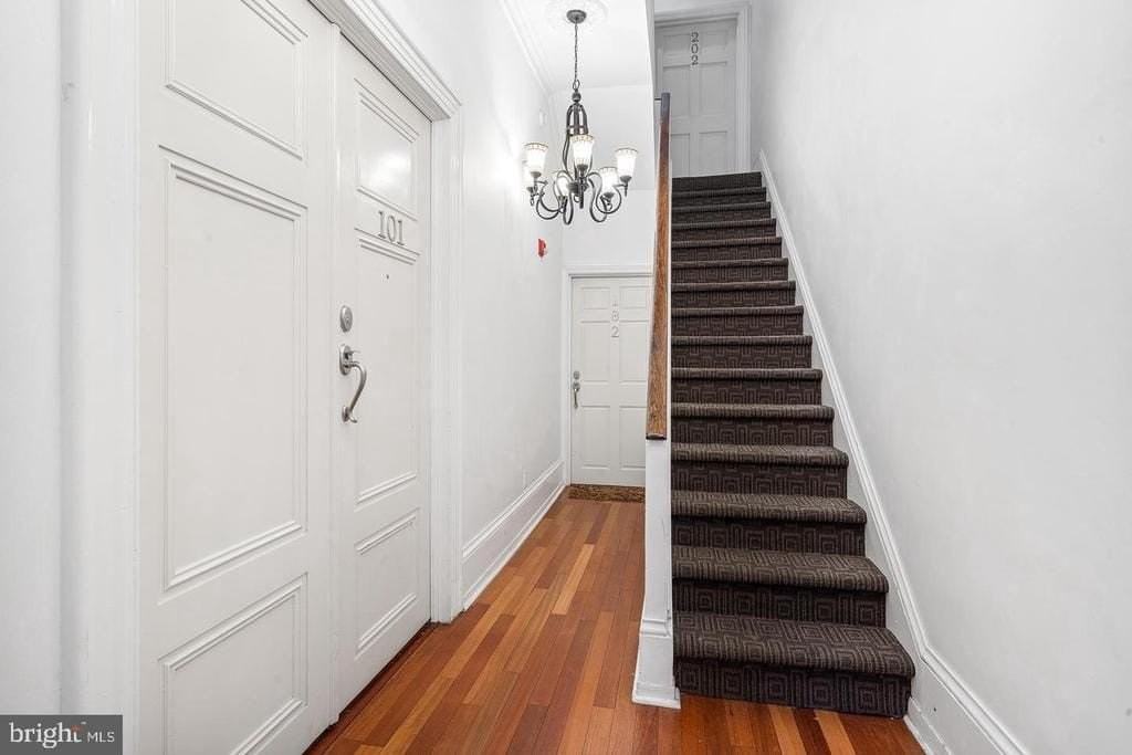 1704 Wallace St - Photo 6 of 24