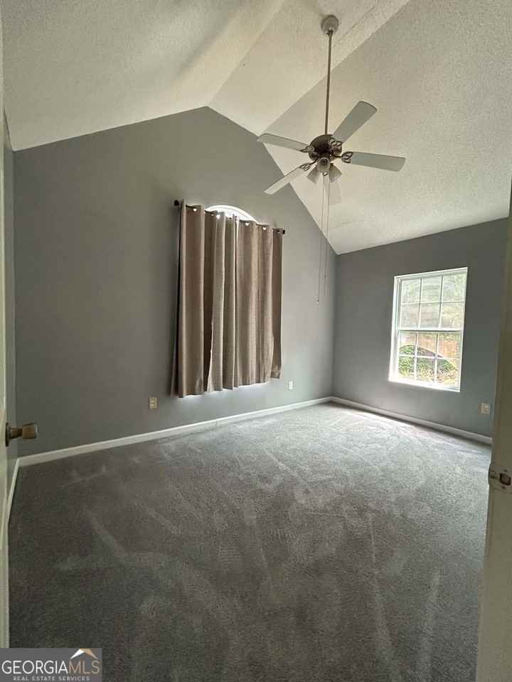460 Elm St - Photo 3 of 11