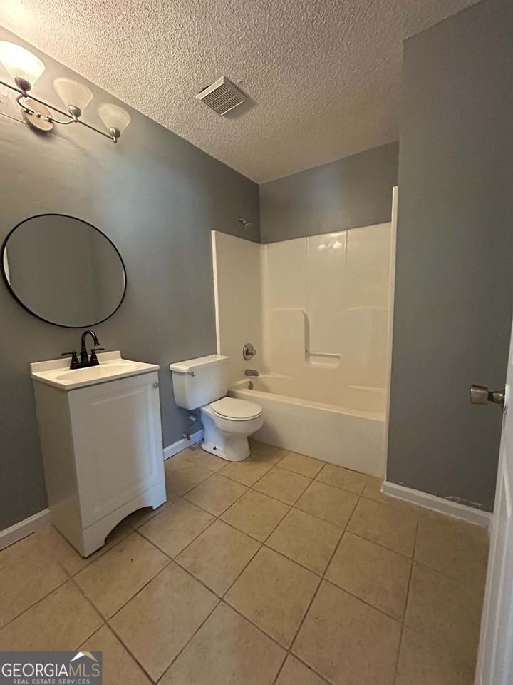 460 Elm St - Photo 5 of 11
