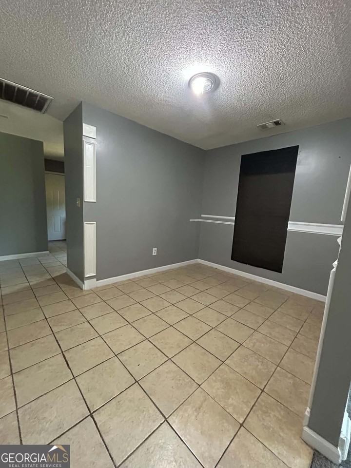 460 Elm St - Photo 6 of 11