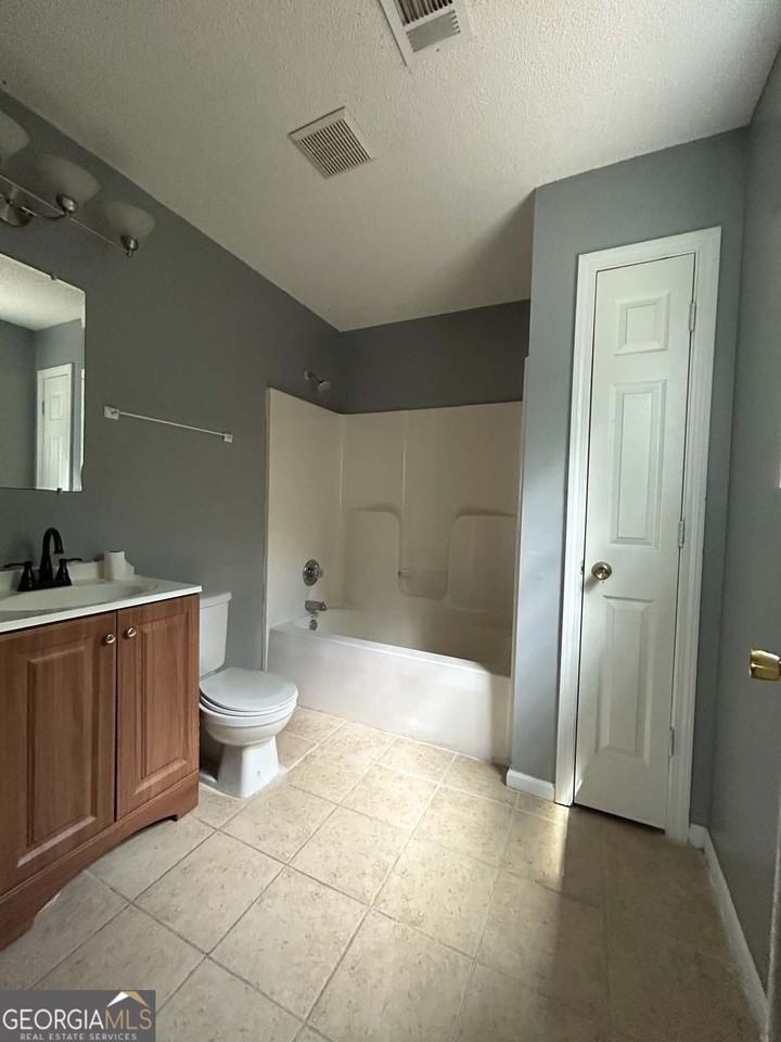 460 Elm St - Photo 7 of 11