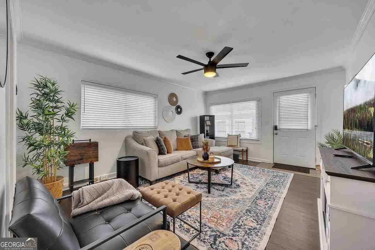 1040 Herndon St Nw #B - Photo 5 of 25