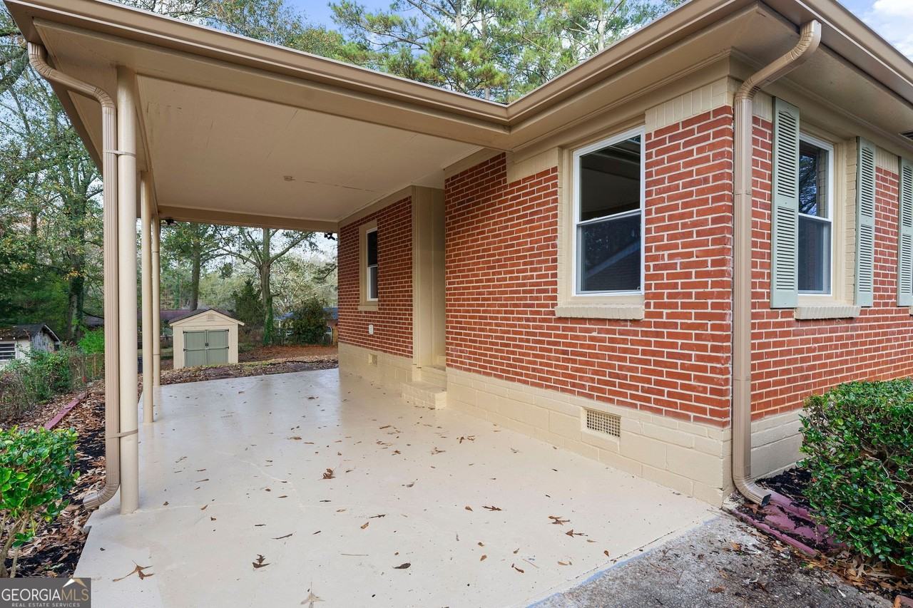 2533 Plantation Dr - Photo 4 of 37
