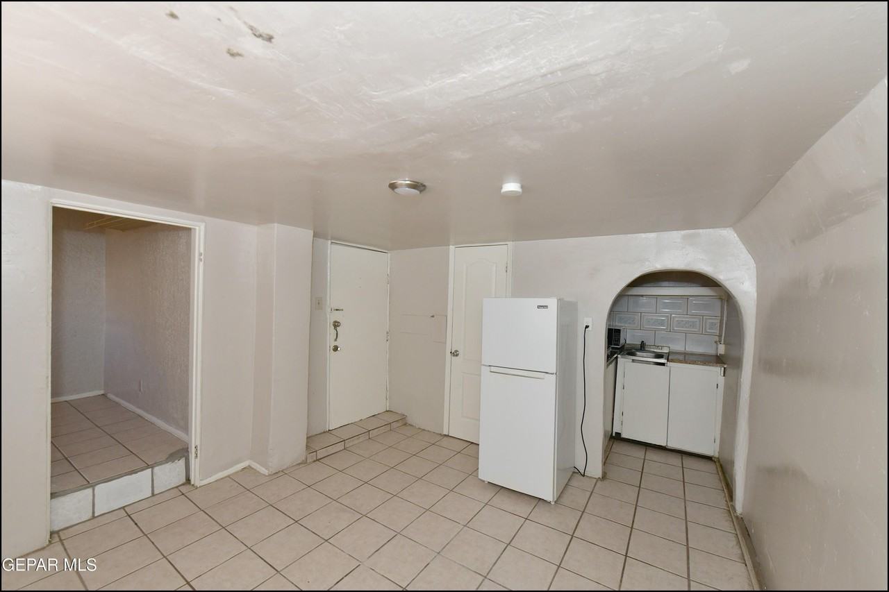 1114 N El Paso St #1 - Photo 5 of 18