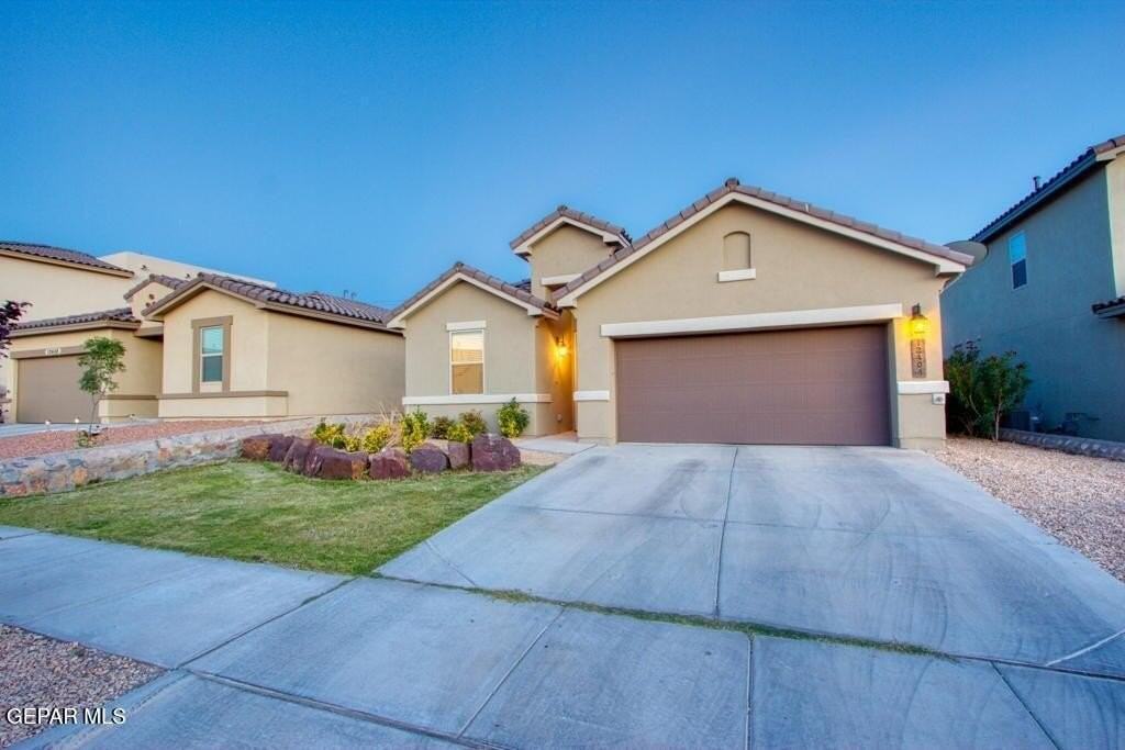 12404 Chamberlain Dr - Photo 4 of 38