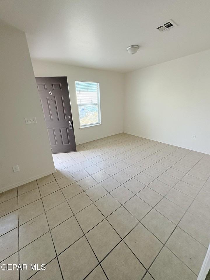 2524 Porter Ave #B - Photo 2 of 19