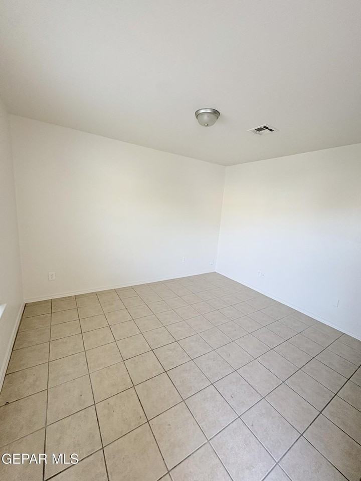 2524 Porter Ave #B - Photo 3 of 19