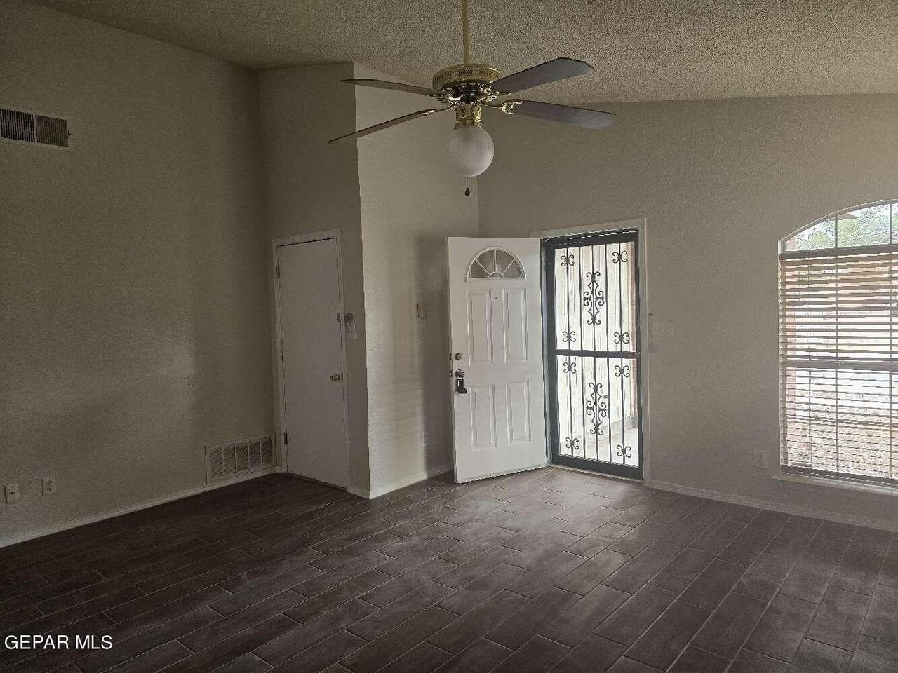 11646 Edward James Ave - Photo 4 of 16