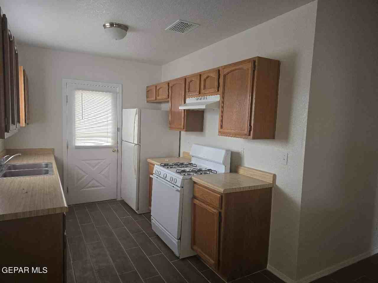 11646 Edward James Ave - Photo 6 of 16