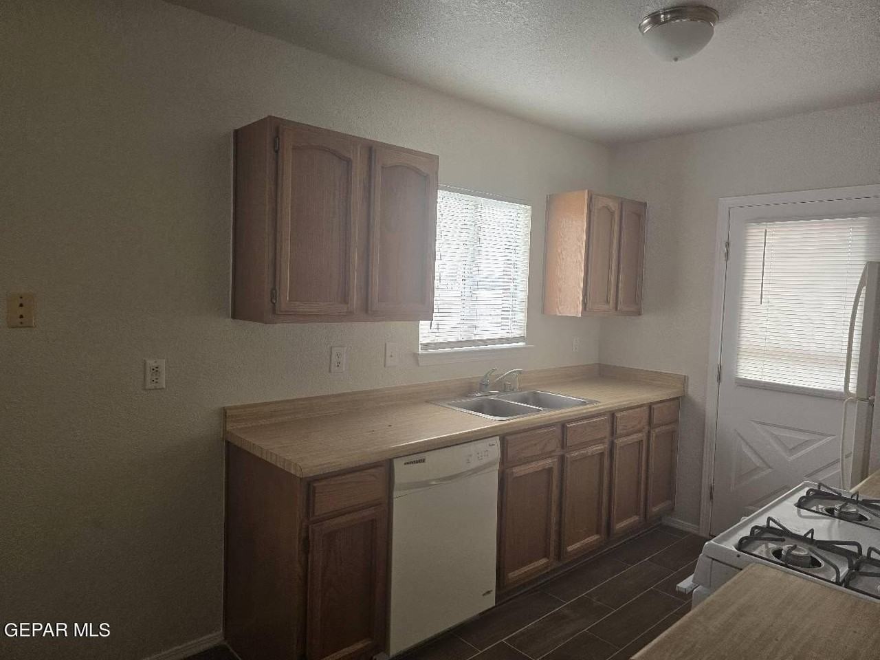 11646 Edward James Ave - Photo 7 of 16