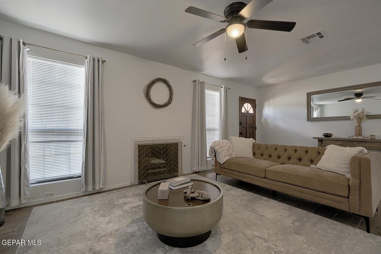 418 N Resler Dr - Photo 5 of 30