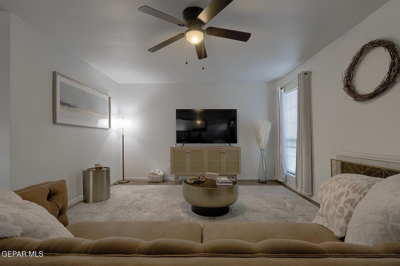 418 N Resler Dr - Photo 7 of 30