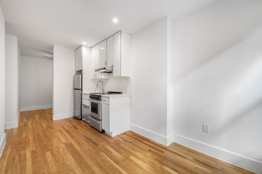 437 E 9th St - Photo 2 of 6