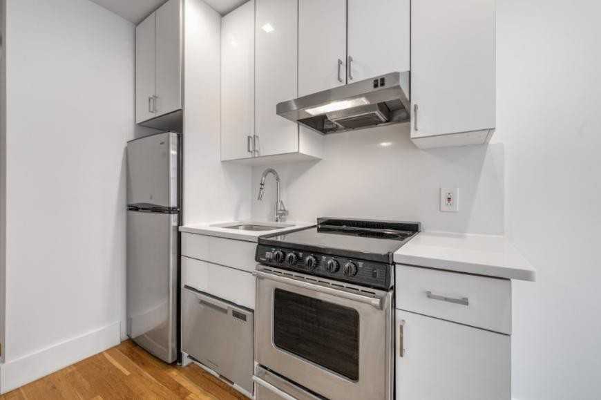 437 E 9th St - Photo 3 of 6