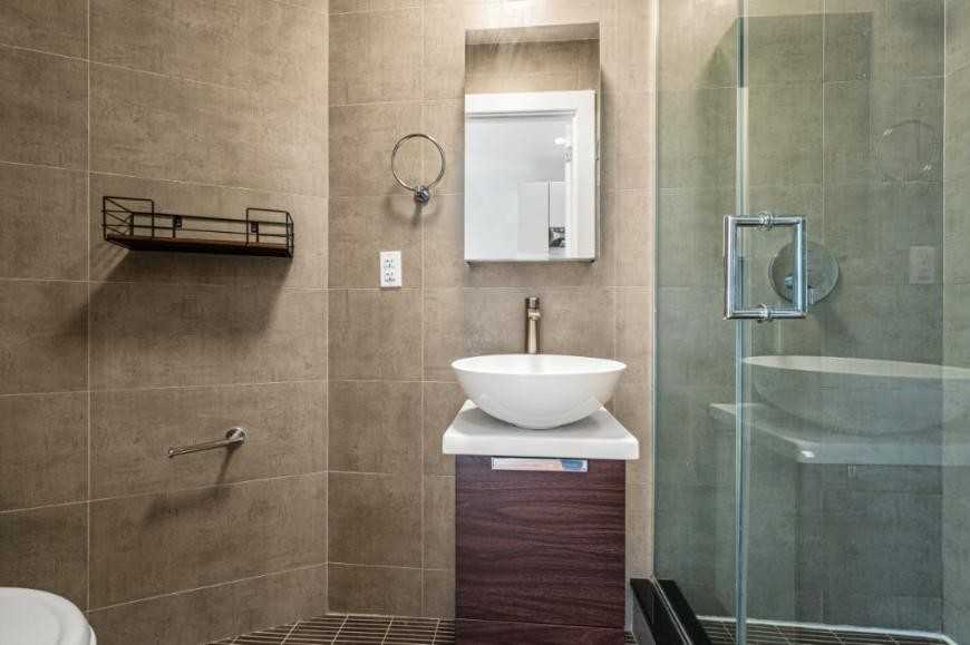 437 E 9th St - Photo 6 of 6