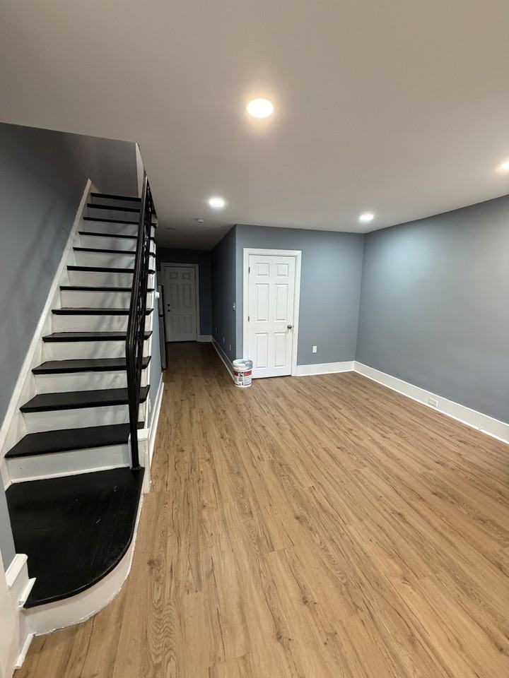 531 E Queen Ln #1 - Photo 5 of 22