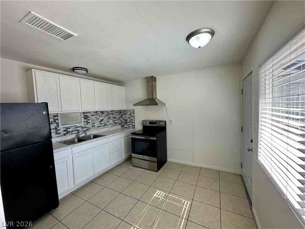 305 N 15th St #C - Photo 4 of 17