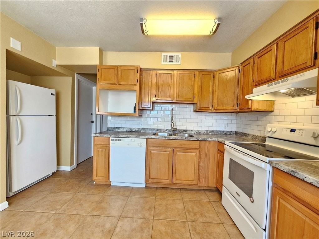 6220 Bourbon Way - Photo 3 of 25