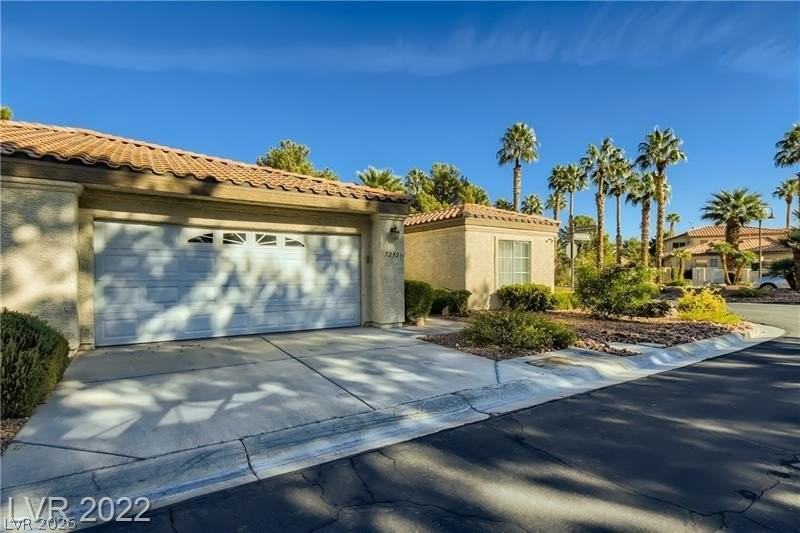 7272 Vista Bonita Dr - Photo 2 of 28