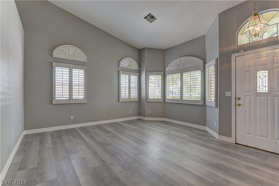 7456 Oatman Ln - Photo 4 of 26