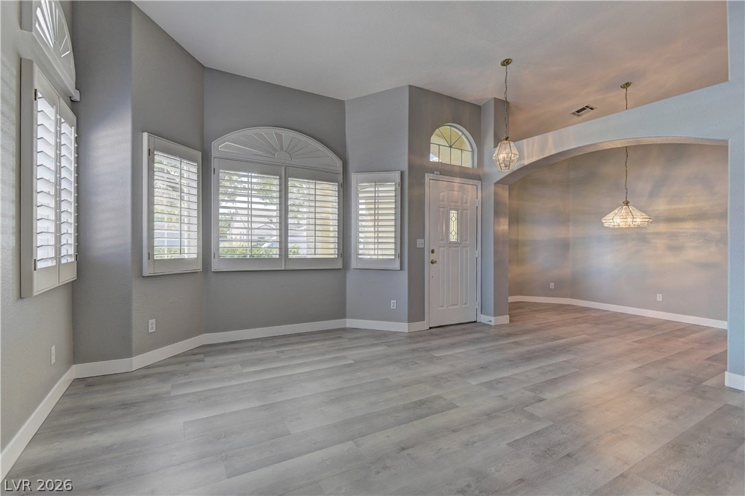 7456 Oatman Ln - Photo 6 of 26