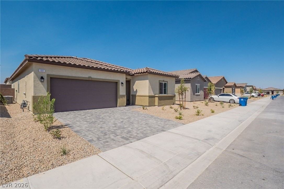1691 Douglas Creek St - Photo 2 of 38