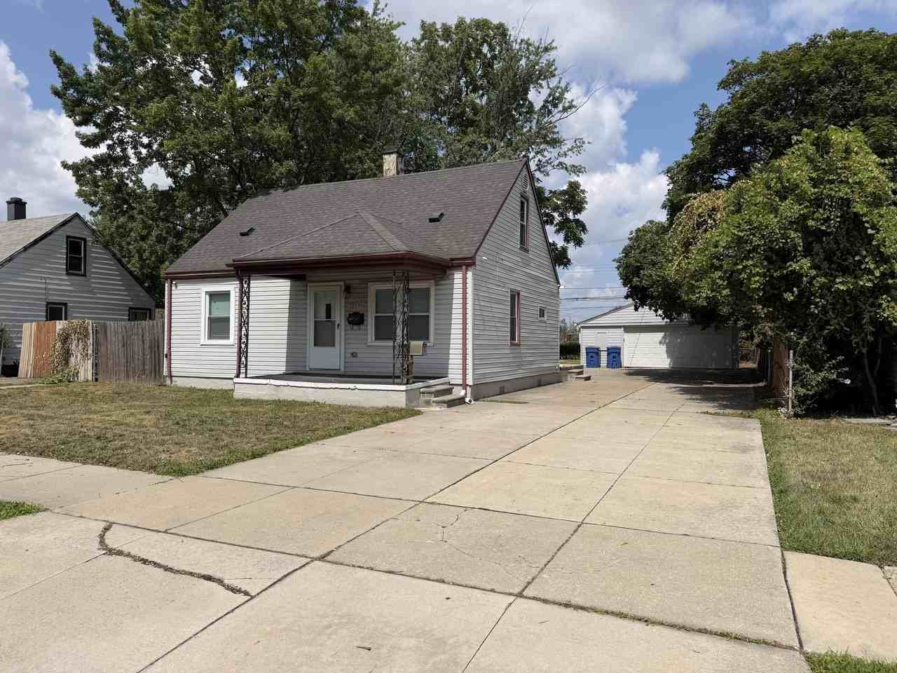 12737 Couwlier Ave - Photo 2 of 17