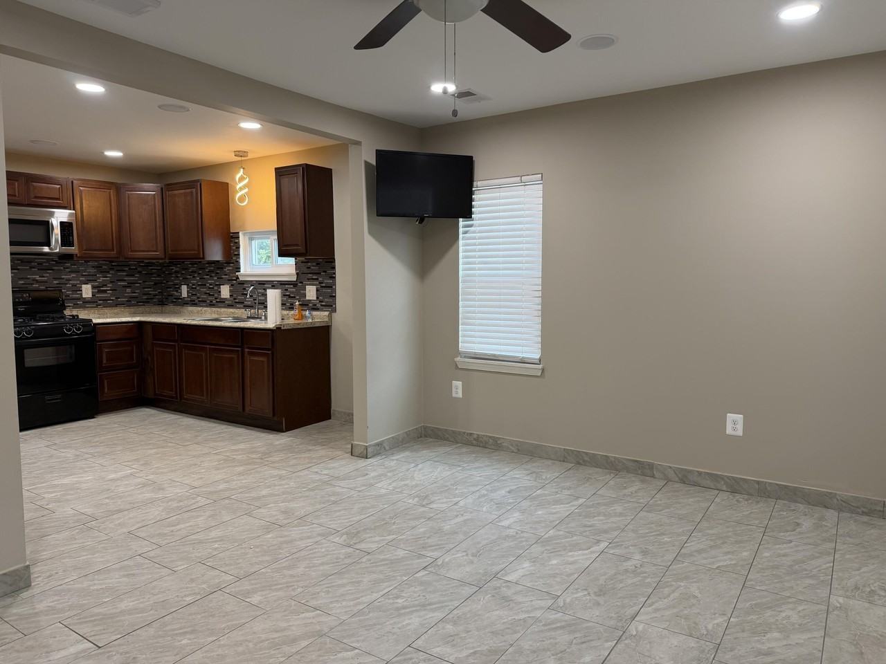 12737 Couwlier Ave - Photo 4 of 17