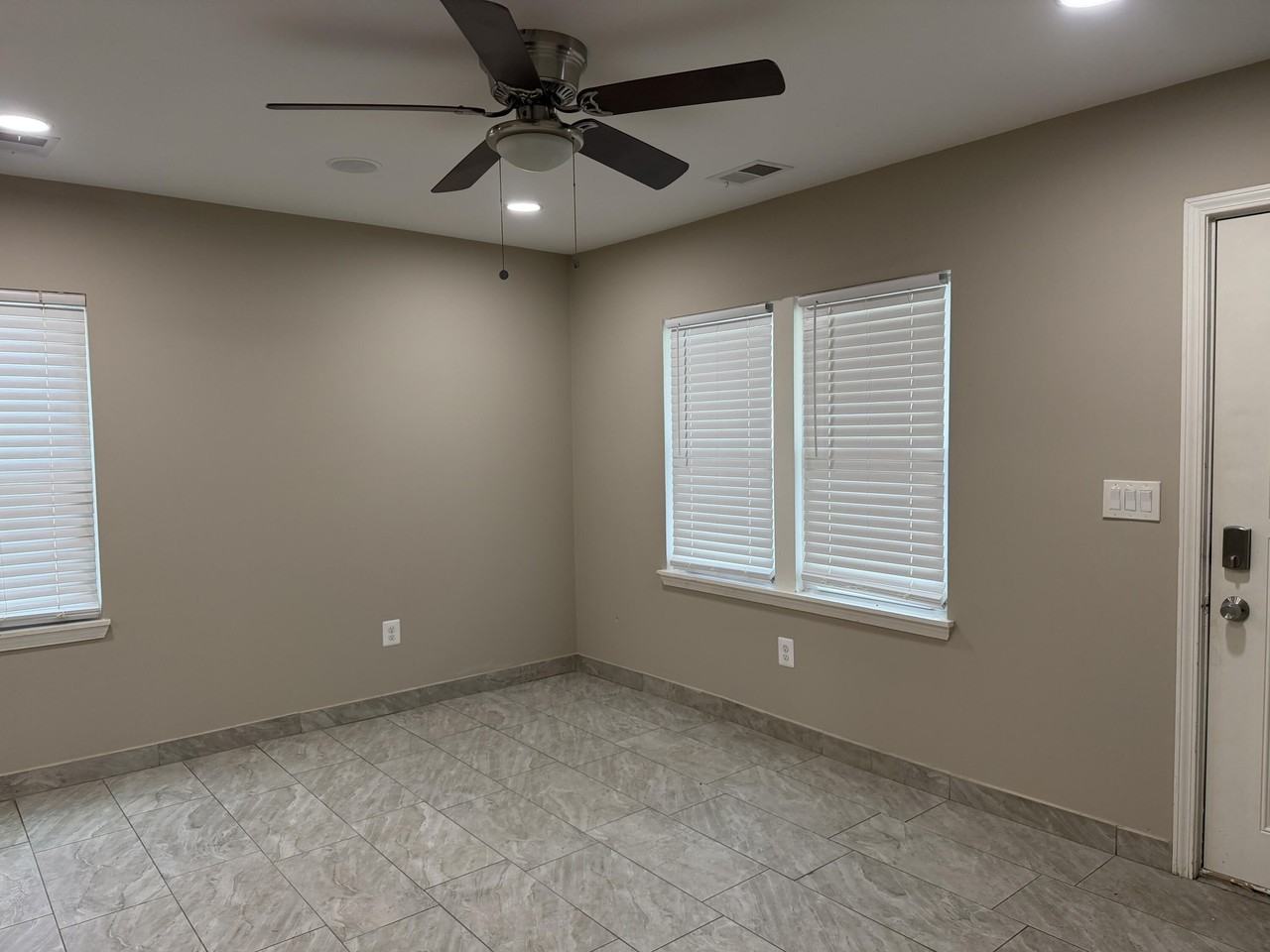 12737 Couwlier Ave - Photo 5 of 17
