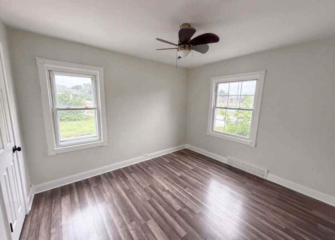 17590 Eastland St - Photo 2 of 9