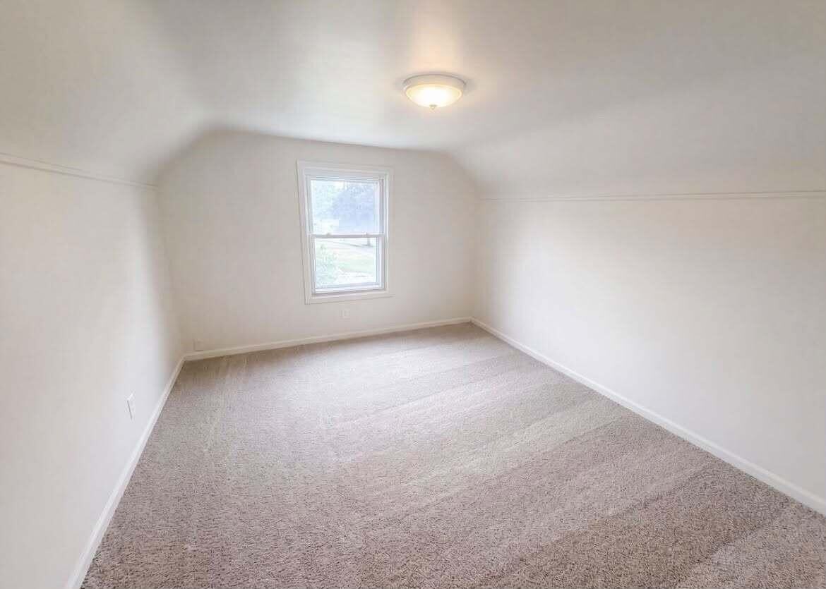 17590 Eastland St - Photo 5 of 9