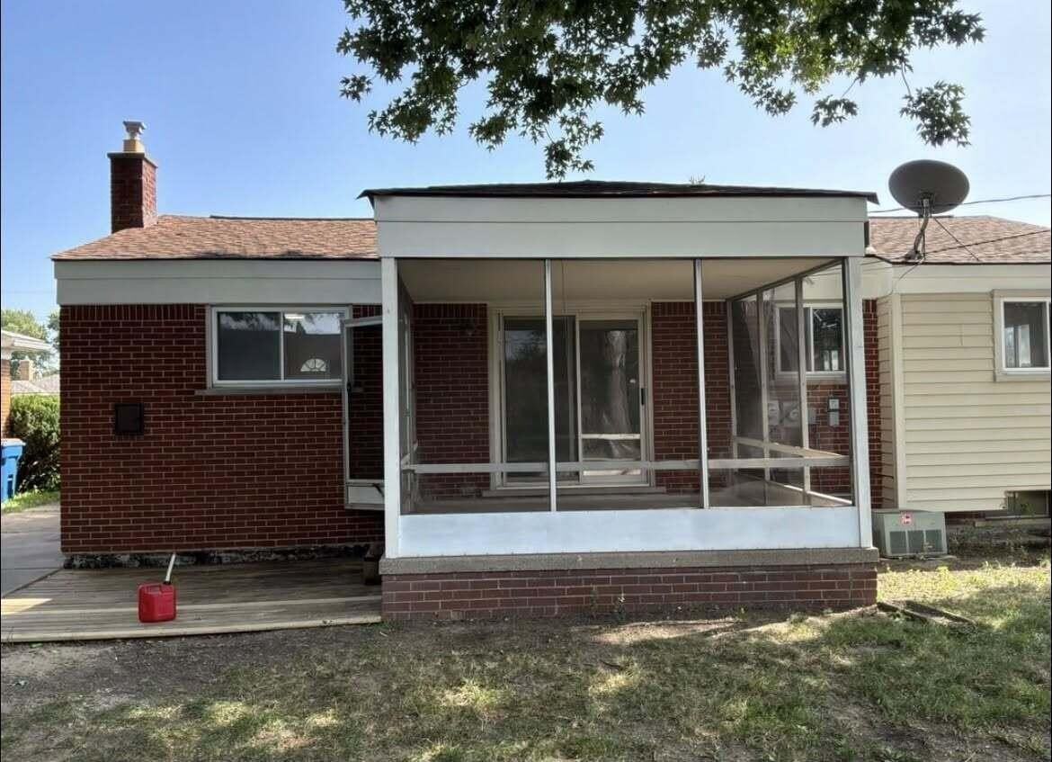 8507 Darlene St - Photo 4 of 9