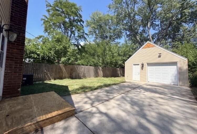 20919 Hollywood St - Photo 2 of 14