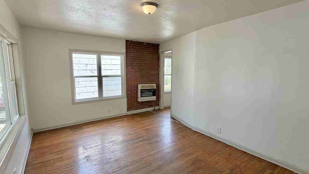 1406 W 5th St - Photo 6 of 16
