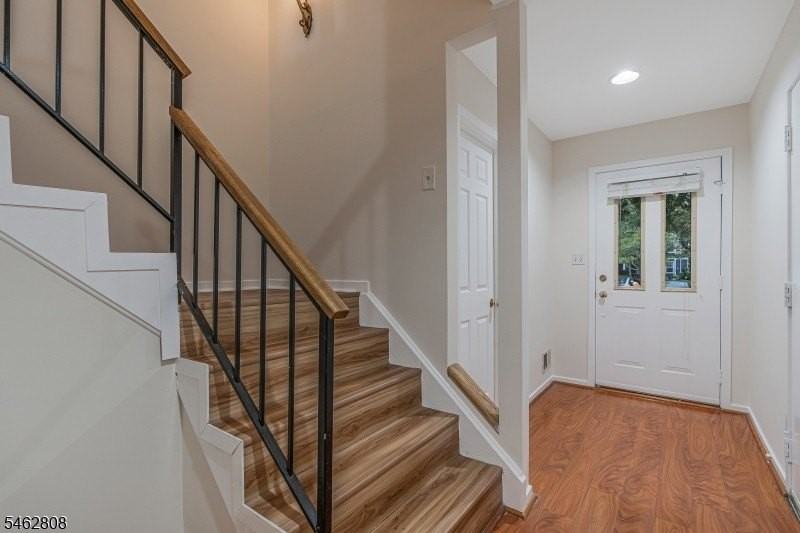 293 Greenfield Rd - Photo 4 of 36
