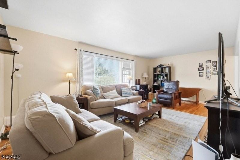 565 Grove St #B4 - Photo 5 of 18