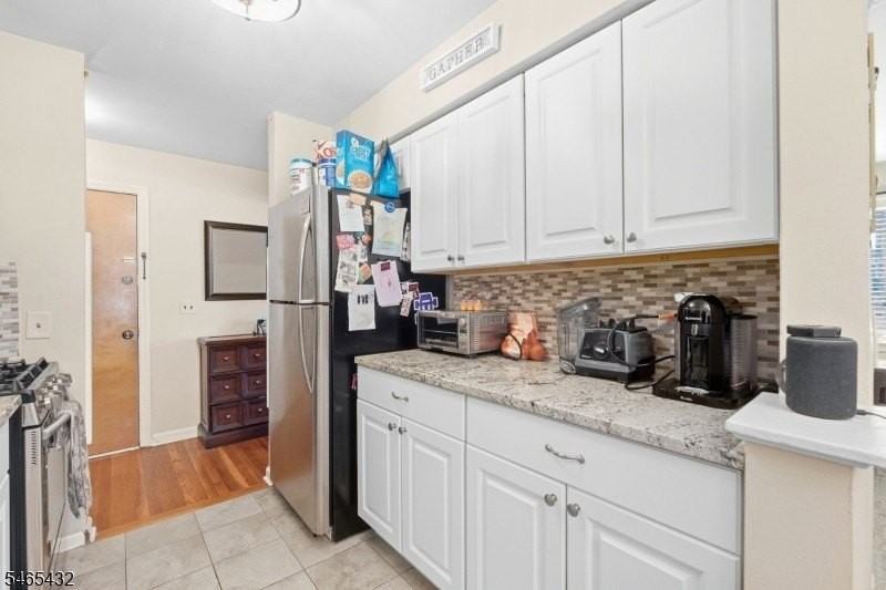 565 Grove St #B4 - Photo 6 of 18