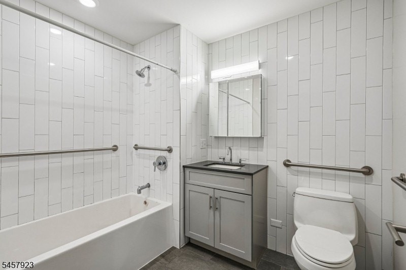 548 Franklin Ave #310 - Photo 7 of 38