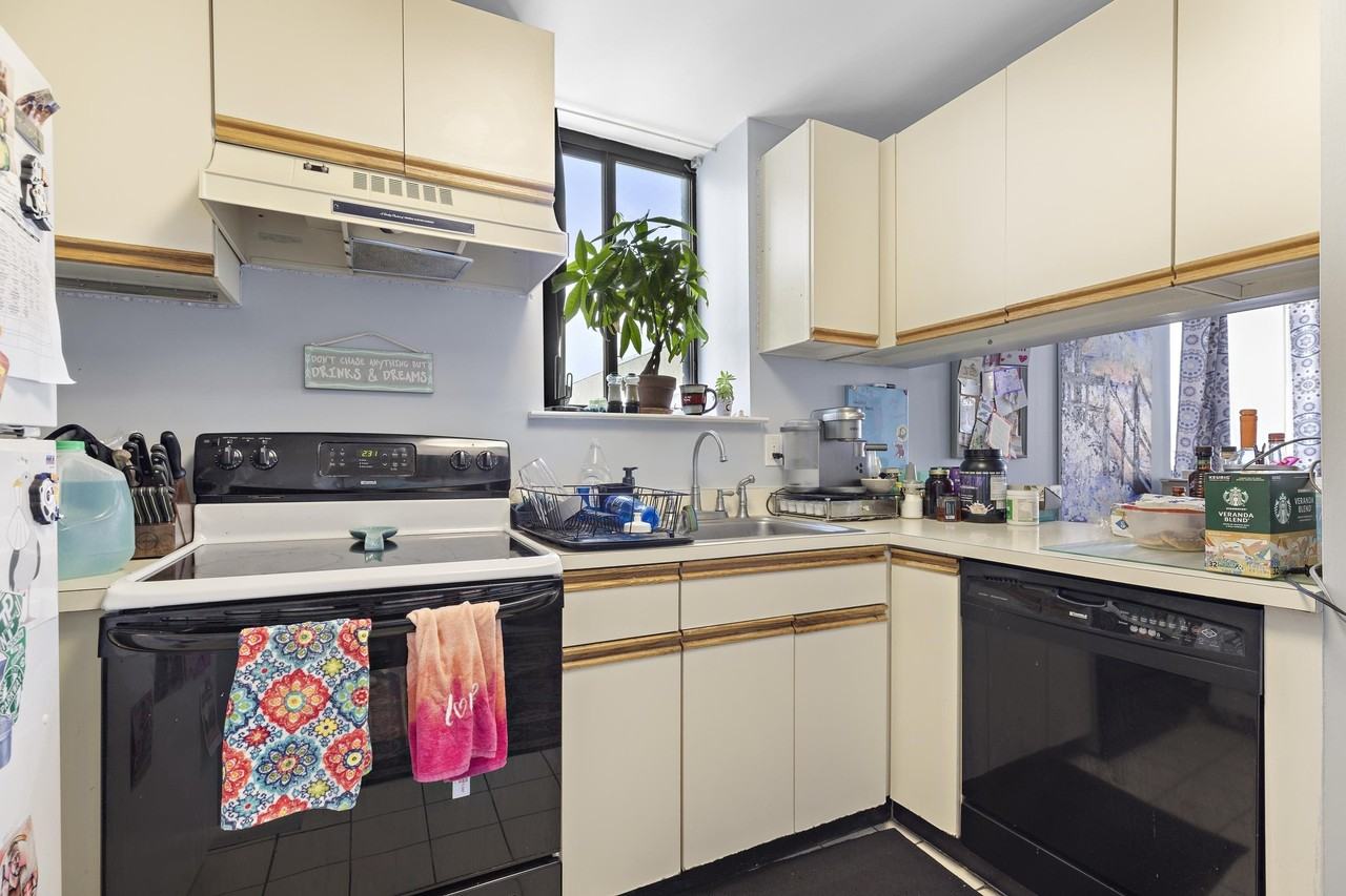 300 Newark St #4I - Photo 6 of 14