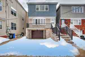 featured image of 16 George St #1